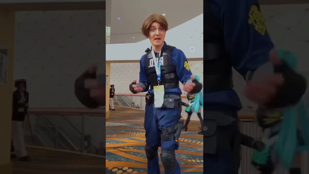 Live footage of my knee giving out 👍🏻 #residentevil #adawong #leonkennedy #cosplay