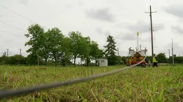 ESB demonstrates how fibre is installed on ESB