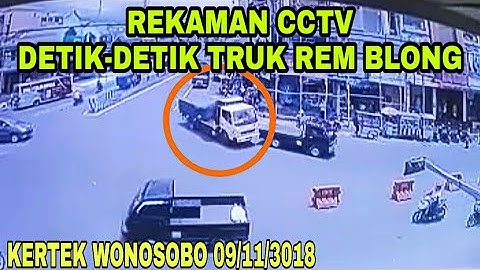 rekaman cctv detik - detik truk rem blong kertek wonosobo