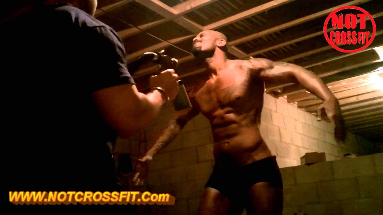 bodybuilding show spray tan how to with Guapo YouTube