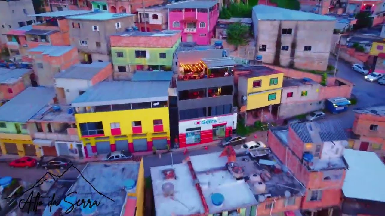 Tem um Rooftop incrível na maior favela de BH (Aglomerado da Serra)! Video com Drone by @DronePicsBH