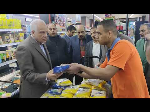 بتبيع الرز ب ١٨ جنيه ليه محافظ الجيزة يفاجئ مدير فرع كازيون ببولاق الدكرور ويتاكد من مواصفات الرز