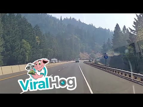 Truck Troubled by Large Fifth Wheel RV || ViralHog