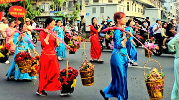 Hàng ngàn người đổ xô ra quận 5 xem biểu diễn lễ hội tết nguyên tiêu