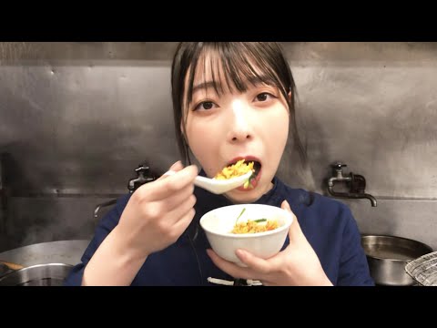 プロが作る【激辛炒飯】 Super hot fried rice. まかないガールズちゃんも思わず笑みがこぼれる辛さ。
