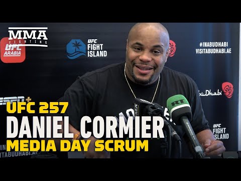 Daniel Cormier Breaks Down Conor McGregor's Straight Left Punch & Dustin Poirier's Check Right Hook