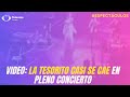 La tesorito casi se cae en pleno concierto