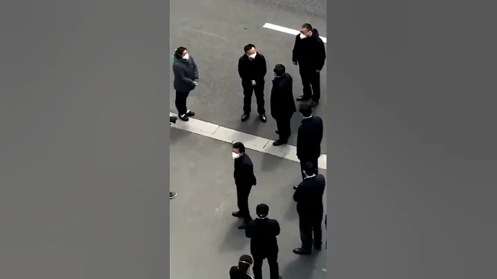 李克強和上海市委書記李強在上海徐匯區天際小區作秀視察，陰間掃墓裝扮 - 天天要聞