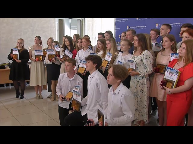 В Серове чествуют медалистов – выпускников школ #серовтв #серов