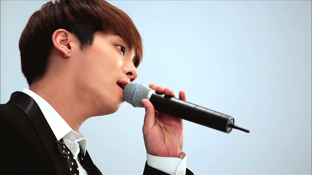 [World Date with SHINee] SHINee Jonghyun's sweet song for 8 fans!