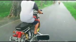 Hujan-hujan naik motor CB santuyy!!  || STORY WA ANAK CB