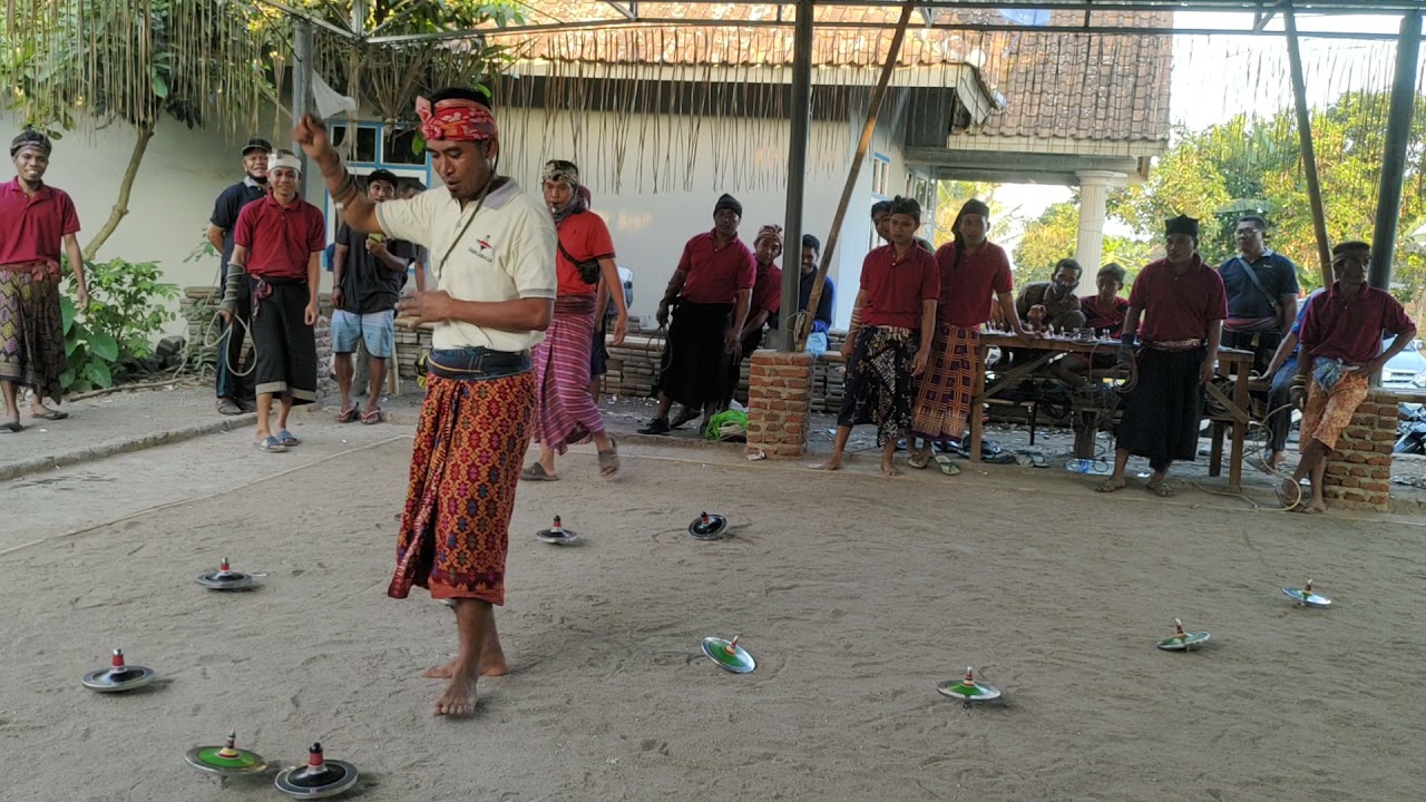 PERMAINAN GANGSING BESI LOMBOK
