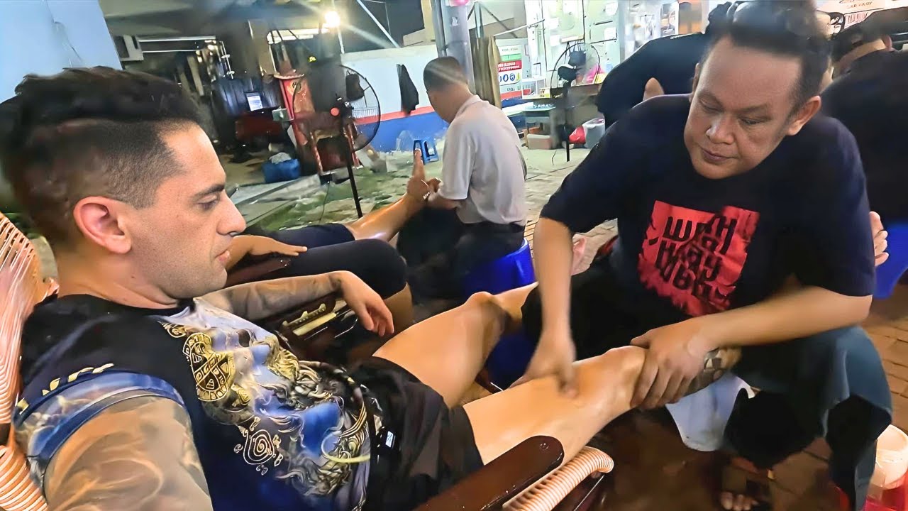 Malaysian FINAL BOSS Gives the Best Street Massage (Reflexology ASMR x Sham)