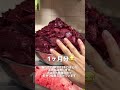 廃棄になった鹿肉をトリミングします