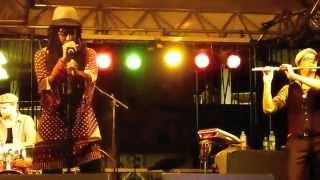 Akua Naru live in Guadeloupe - Tales of (wo)men