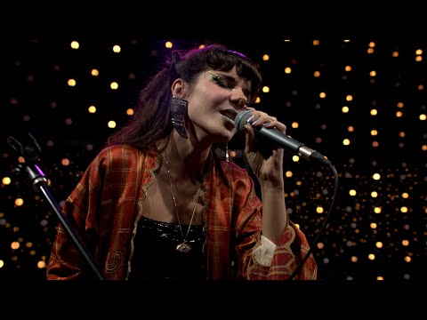 Gaye Su Akyol - Böyle Olur Mu (Live on KEXP)