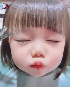 EKSPRESI MUKA IMUT LUCU GEMES BAYI KETIKA POTONG RAMBUT