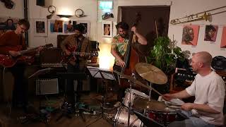 Di-Cysgodion play Bartok, Mikrokosmos 104