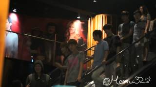 20120729 EXO-K after lunch at Siam Discovery