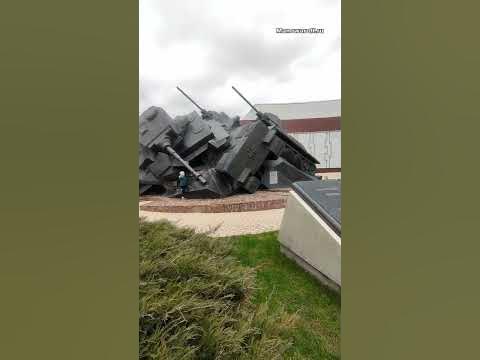 Танковый таран - скульптурная композиция - YouTube