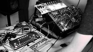 Techno pattern on the fly - improvised modular techno live