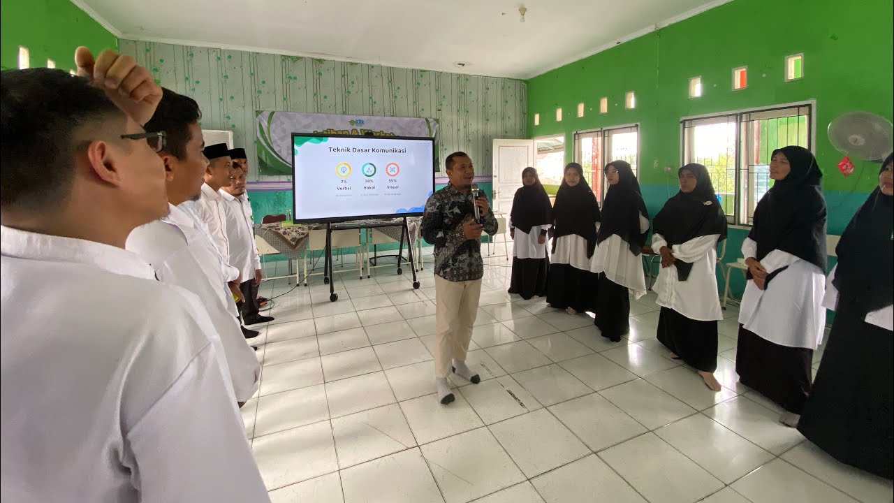 UPGRADING DAN PELATIHAN LAYANAN PRIMA SEKOLAH SIT 