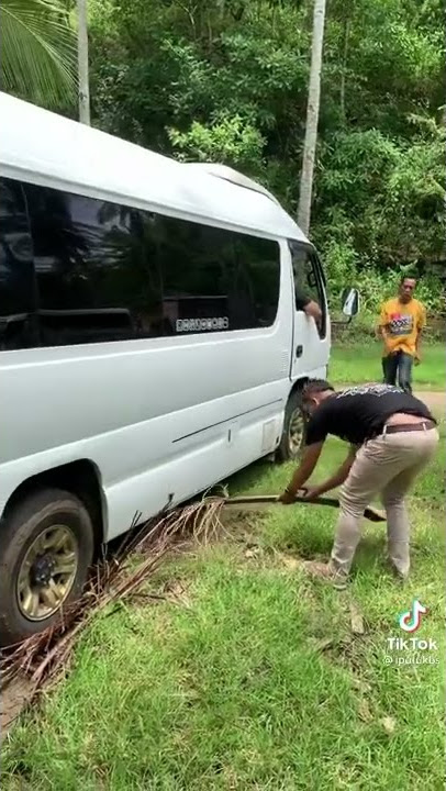 Mobil Kejebak Lumpur