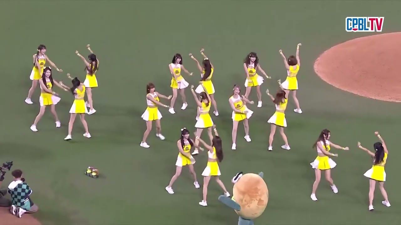 08/27 樂天 VS 中信 賽前，中信啦啦隊Passion Sisters帶來精彩的開場表演