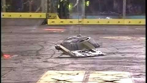 BattleBots Season 2.0: Ziggo vs Scrap Metal part 1