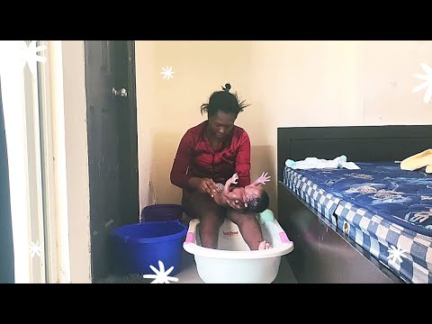 Baby bath time | breastfeeding