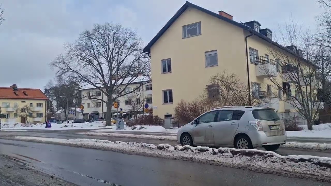 বরফ এখন গলতে শুরু করেছে।  Stockholm  Sweden এর একটি দৃশ্য। 