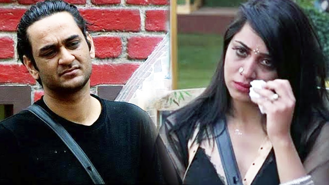 Arshi Khan CRYING Badly For Vikas Gupta VIDEO | Bigg Boss 11 Contesatant