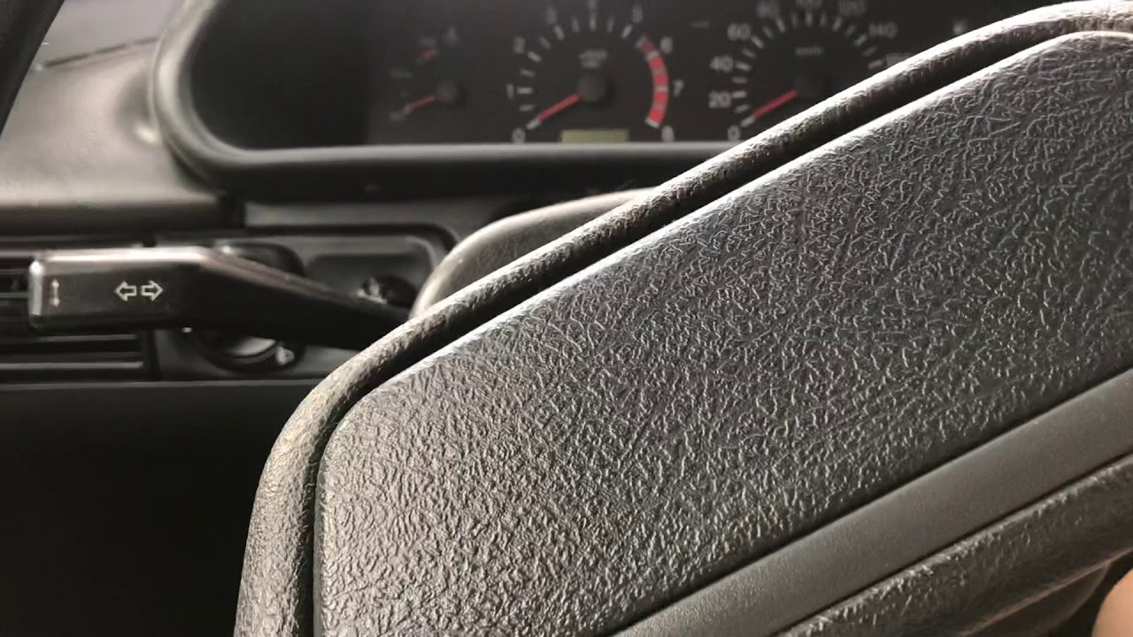 щелкающий звук при движении задним ходом