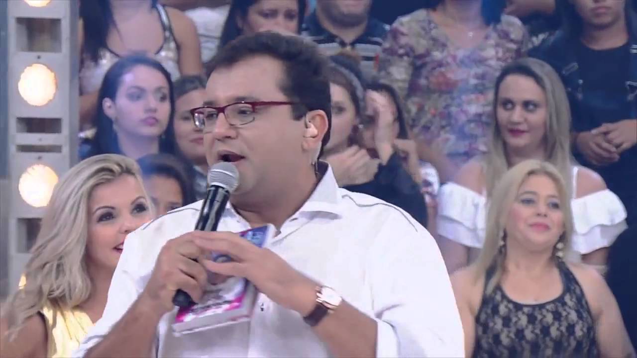 Violeiro mirim se surpreende ao conhecer Cristiano Araújo