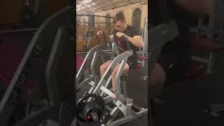 Hammer strength upper back row