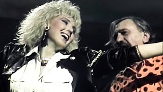 Video thumbnail of "Lepa Brena - Udri, Mujo - Novogodisnji program - (TV Sarajevo 1987)"