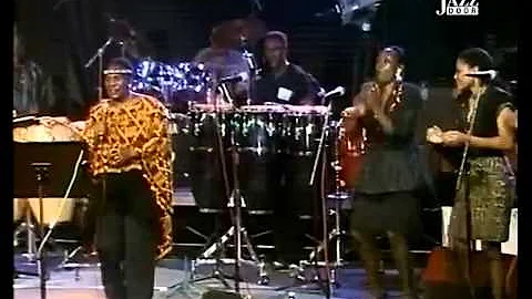 Miriam Makeba - Amapondo Live (A Night in Tunisia [Jazz Door] 1999)