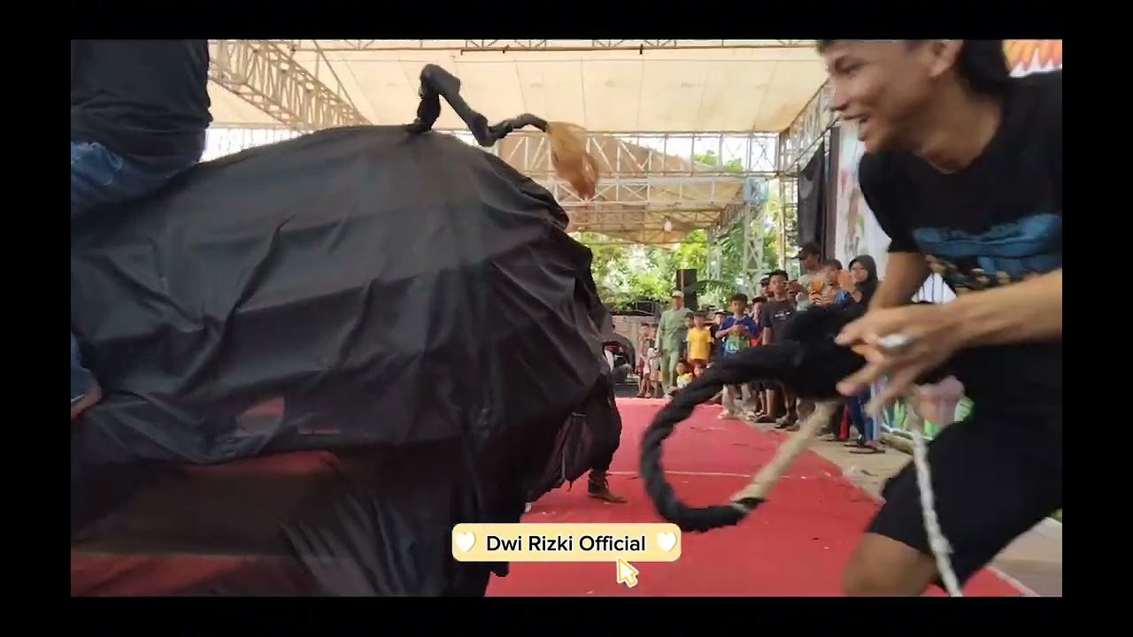 Banteng full kesurupan.. Turonggo Laras, Live Desa Sojomerto, Kec. Gemuh, Kab. Kendal