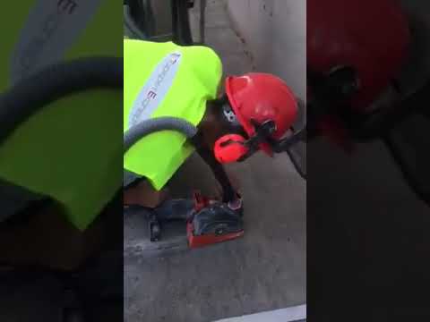 Видео: Какво мога да използвам за запълване на пукнатини в пода на гаража?