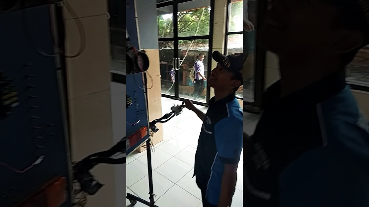 Ujikom smk kelistrikan bodi teknik kendaraan ringan Ujikom smk kelistrikan bodi teknik kendaraan ringan