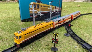 SHOCKED! This Miniature Train Looks Just Like the Real Thing! (Unboxing &amp; Review) SS7C Locomotive