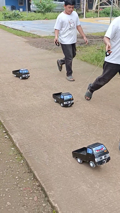 L300 miniature swerving crashing fun #funny #miniaturetruck #swerving #telolet