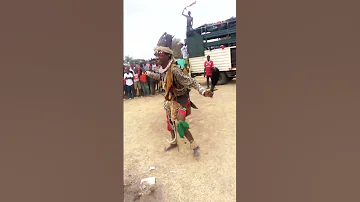 Mjukuu Wa Mwanamalundi Akinukisha Kwa Magodi Ze Doni 