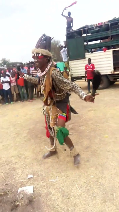 Mjukuu Wa Mwanamalundi Akinukisha Kwa Magodi Ze Doni