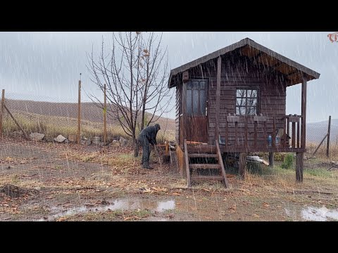 A RAINSTORM Hit Suddenly. I Took Shelter in my TİNY HOUSE !