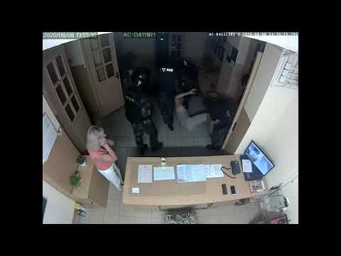 Жесткое задержание студента в общежитии в Гродно (10.08.2020): работает ОМОН