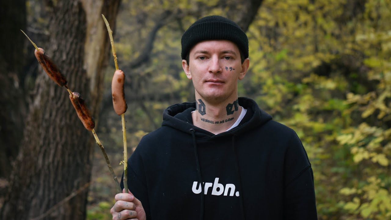 Один в лесу в тишине с костром. Жарю сосиски. Об асексуальности. О мечте заснуть и не проснуться.