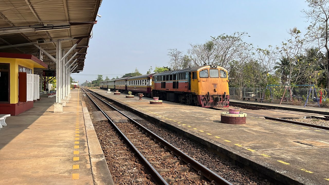 รถธรรมดา259 ธนบุรี-น้ำตก จอดรับส่งผู้โดยสารสถานีวัดงิ้วราย