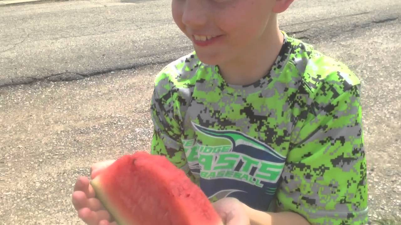 WORLDS FASTEST WATERMELON EATER YouTube
