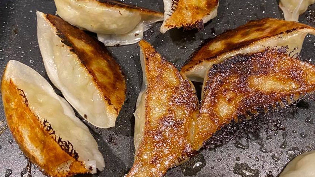 【餃子】三重県伊勢市が誇る至極の餃子店「ぎょうざの美鈴」にテイクアウト専門がオープン！さっそく買って焼いてみた〜！！！